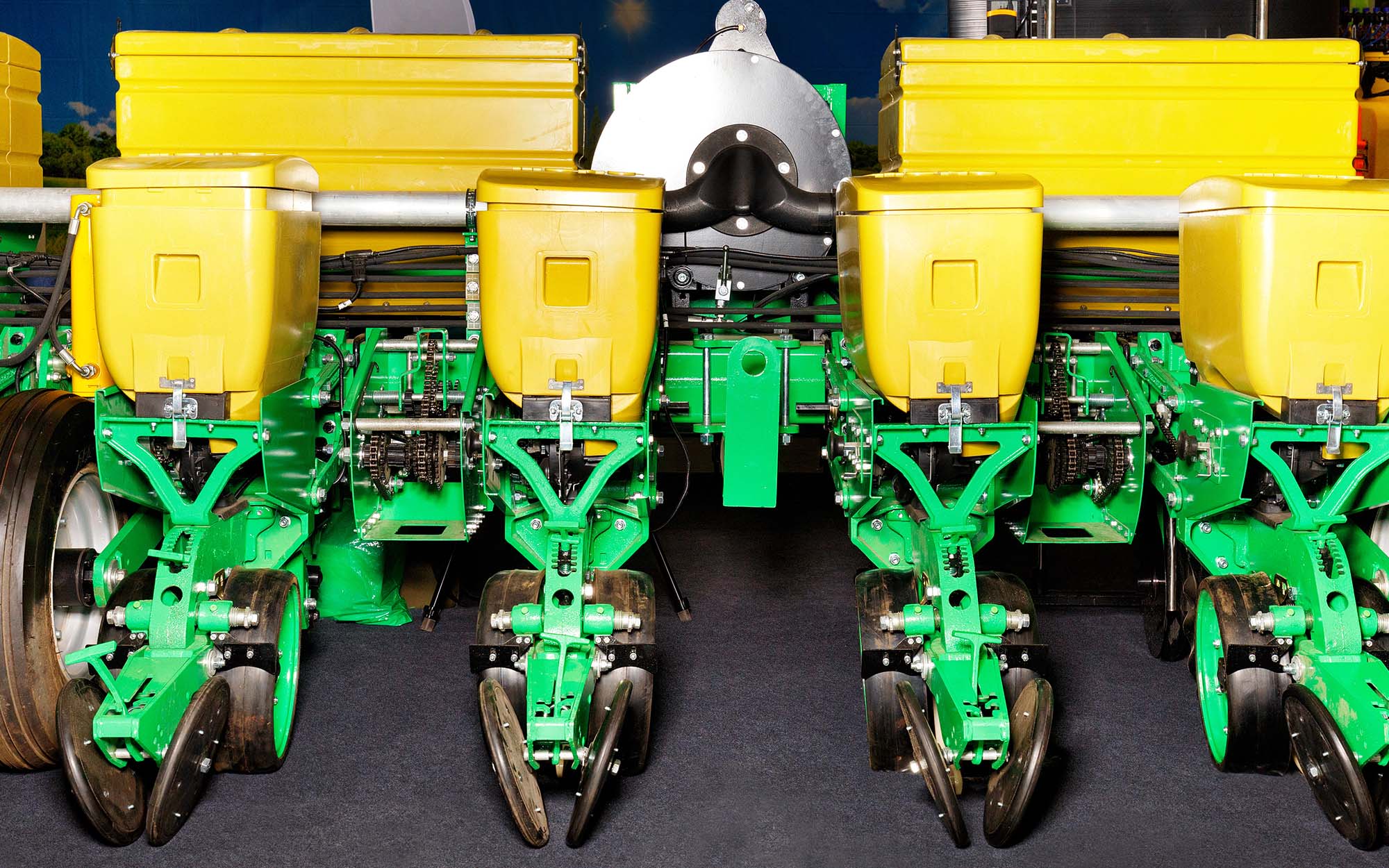 Green With Yellow Bunkers, Modern Multi-row Planter, Wheels, Distribution Pipes_